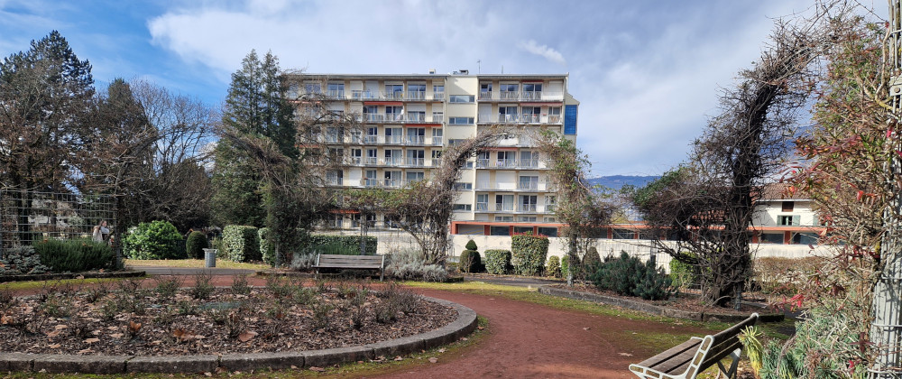 ÉHPAD de Domène vue depuis le parc Reygner-Prat