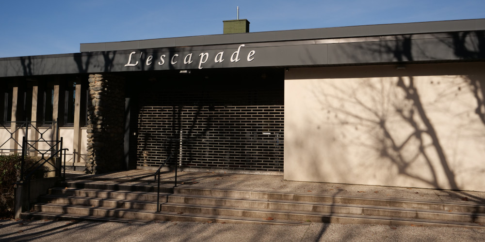 Devanture de l'escapade, salle des fête de Domène